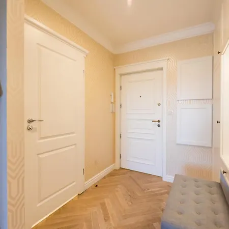 Apartament Lovely In The Heart Of Warszawa