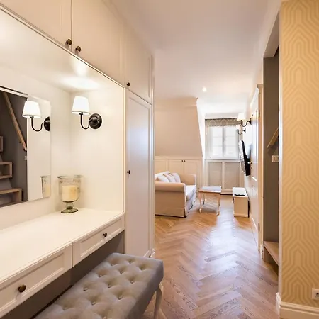 Apartament Lovely In The Heart Of Warszawa