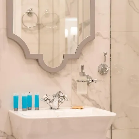 Apartament Lovely In The Heart Of *