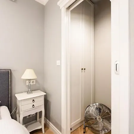 Lovely In The Heart Of By Bookinghost Apartamento