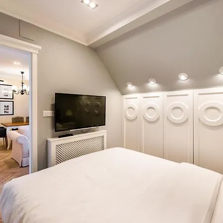 Lovely In The Heart Of By Bookinghost *