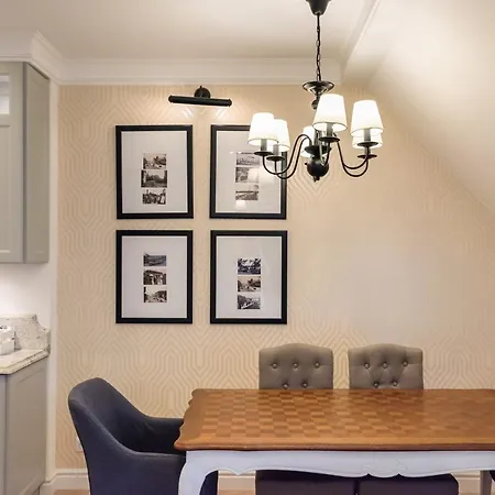 Lovely In The Heart Of By Bookinghost * وارسو