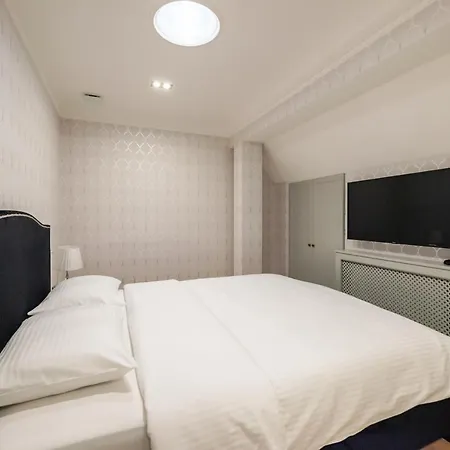 Lovely In The Heart Of By Bookinghost *