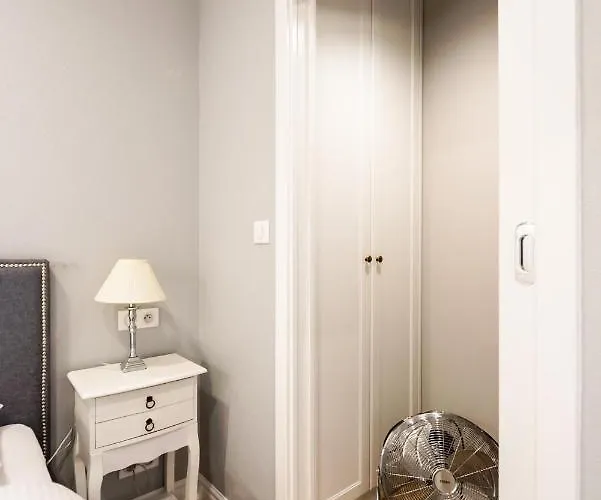 Lovely In The Heart Of By Bookinghost Apartment