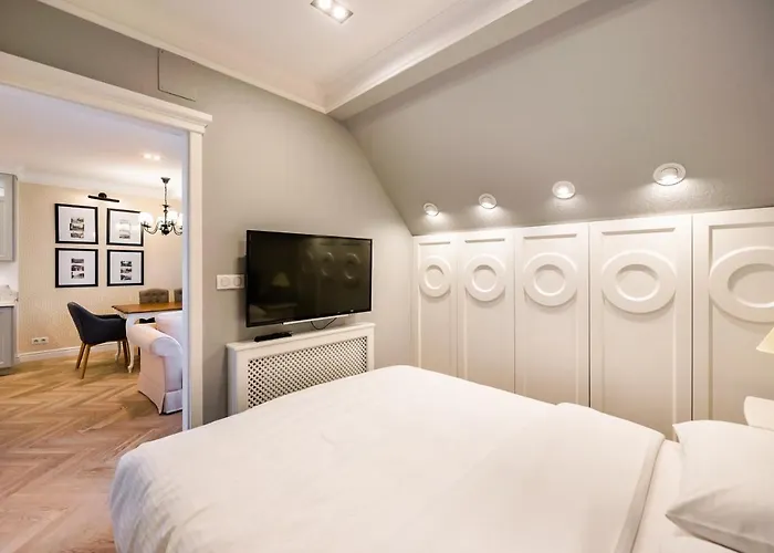 Lovely In The Heart Of By Bookinghost *