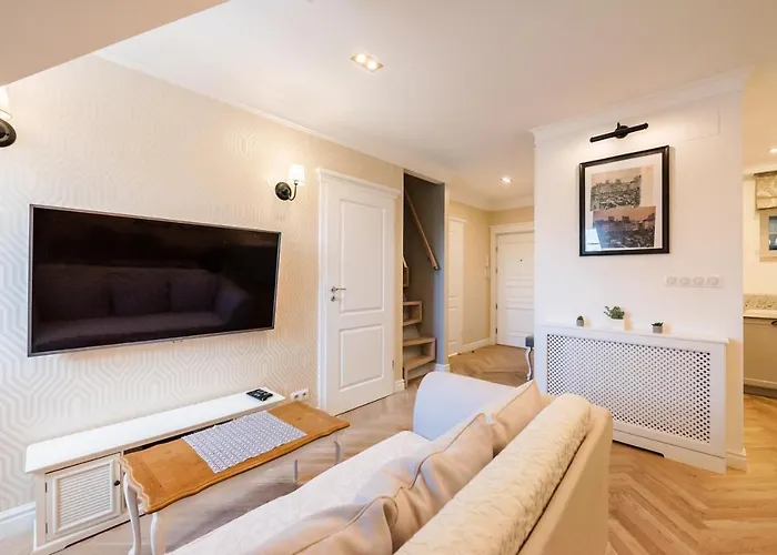 Апартаменты Lovely In The Heart Of By Bookinghost *