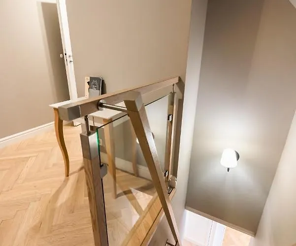 Апартаменты Lovely In The Heart Of By Bookinghost *