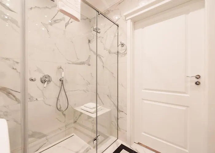 Lovely In The Heart Of By Bookinghost Apartment *