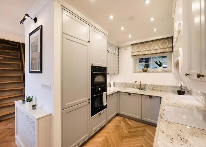 Lovely In The Heart Of By Bookinghost * Warsaw