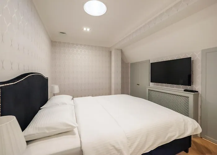 Lovely In The Heart Of By Bookinghost *