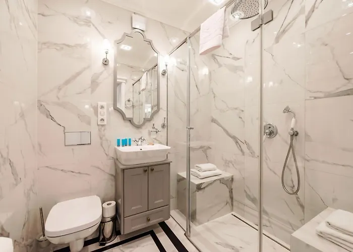 Апартаменты Lovely In The Heart Of By Bookinghost