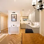 Apartamento Lovely In The Heart Of By Bookinghost Varsóvia